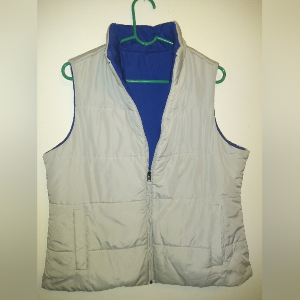 Woman's reversible vest.